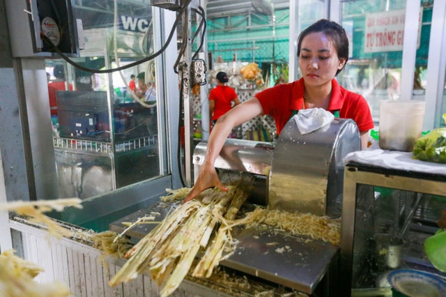 ep-nuoc-mia Quy trình ép nước mía vỉa hè không đảm bảo vệ sinh