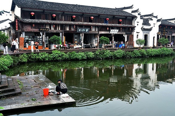 Ngôi làng Bát Quái Chu Cát và "Bát Trận đồ" của Khổng Minh Ngôi làng Bát Quái Chu Cát và "Bát Trận đồ" của Khổng Minh
