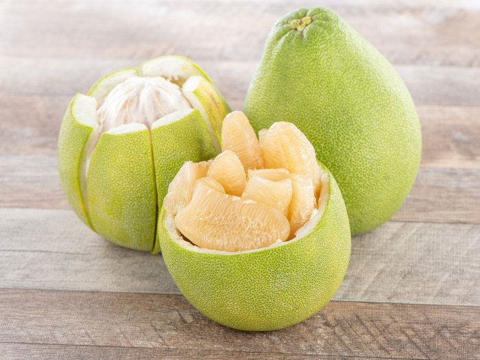 qua-buoi-1 Bưởi giúp cơ thể hấp thụ canxi và sắt.
