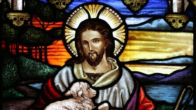 chua-jesus Chúa Giê-su trong các bức tranh kính ở nhà thờ.