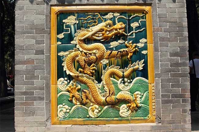 con-rong-phuong-dong Điêu khắc hình rồng tại một danh thắng ở tỉnh Thiểm Tây, Trung Quốc.