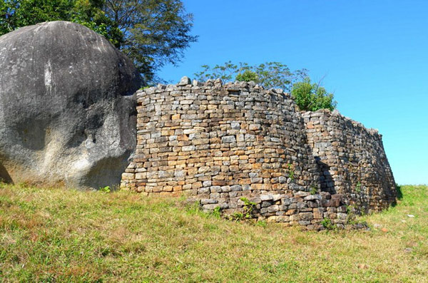 Sự sụp đổ của Đại Zimbabwe Bí ẩn về vương quốc đá Đại Zimbabwe