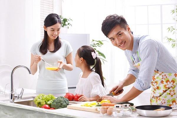 Nấu ăn với dép tông không an toàn