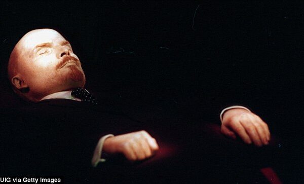 Khám Phá Bí Mật Về Thi Hài Lenin Và Kỹ Thuật Bảo Quản Độc Đáo