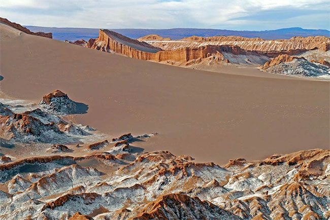 sa-mac-atacama-3 Mùa hè tại Atacama rất khắc nghiệt, nhiệt độ có thể từ âm 25 đến 50 độ C.