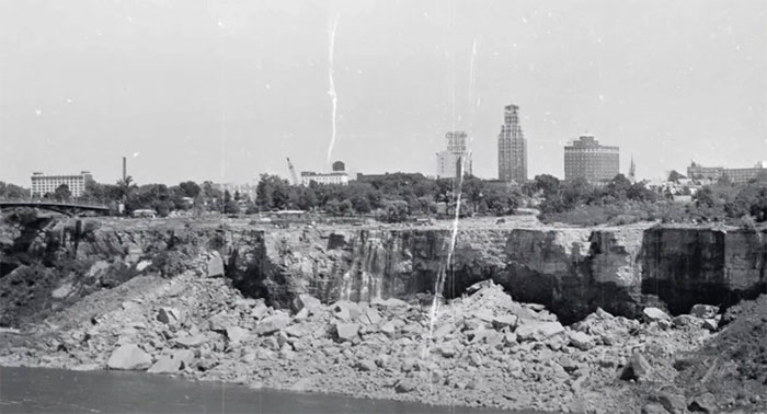 Thác Niagara vào năm 1848 bị ngừng hoạt động 40 tiếng