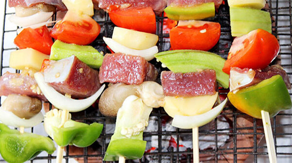 Cách An Toàn Để Thưởng Thức Món Nướng Vào Mùa Hè