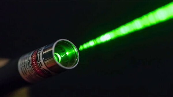 Khám Phá Hiện Tượng Ánh Sáng: Tia Laser Tạo Ra Bóng Tối Đặc Biệt