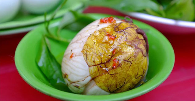 Giải Mã Lời Đồn: Nước Trong Trứng Vịt Lộn Có Thực Sự Bổ Dưỡng Như Sâm Không?