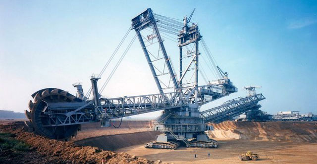Máy Xúc Bagger 293: Cỗ Máy Khổng Lồ Nặng 14.000 Tấn Với Khả Năng Di Chuyển Ấn Tượng
