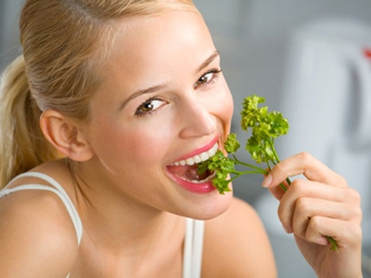8 cách chống lại thủ phạm gây hôi miệng