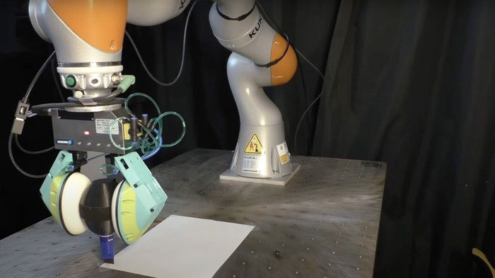 robot-co-cam-giac-cham Robot nhạy cảm
