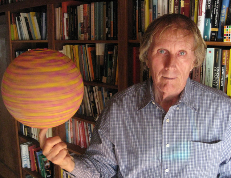 Ronald Graham, người đưa ra bài toán kinh điển này Ronald Graham, người đưa ra bài toán kinh điển này