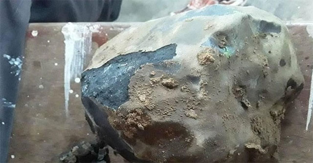 Khi ‘đá từ vũ trụ’ rơi giữa nhà: Hành trình của thiên thạch Kolang và hệ quả với người tìm được